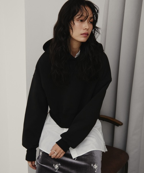 Aunt Marie's（アントマリーズ）の「クロップドフーディプルオーバー/パーカー（スウェット・レディース・ブラック/グレー/ホワイト・FREE）」の3枚目の写真