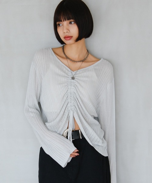 PAGEBOY(ページボーイ)の「フロントシャーリングラメニット(ニット/セーター・レディース・ブラック/シルバー/レッド系その他・FREE)」の1枚目の写真