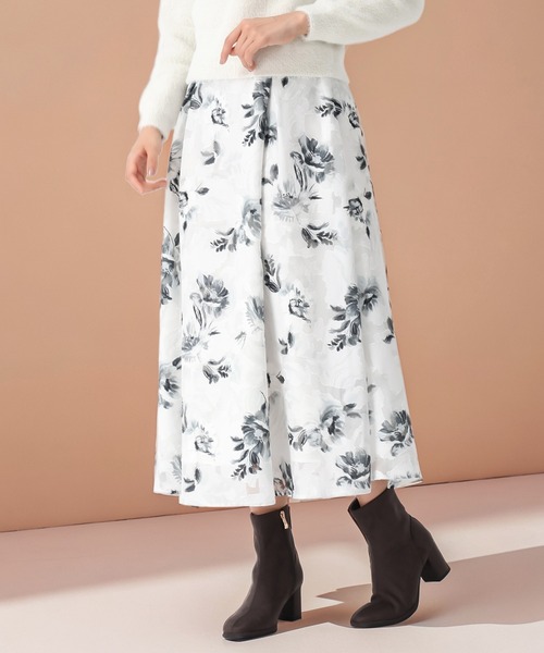 MISCH MASCH（ミッシュマッシュ）の「2025秋冬新作 水彩フラワーカットジャガードスカート（スカート・レディース・グレー/ブラック×ホワイト/レッド・S/M）」の2枚目の写真