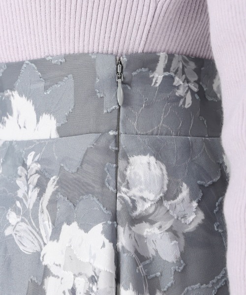 MISCH MASCH（ミッシュマッシュ）の「2025秋冬新作 水彩フラワーカットジャガードスカート（スカート・レディース・グレー/ブラック×ホワイト/レッド・S/M）」の17枚目の写真