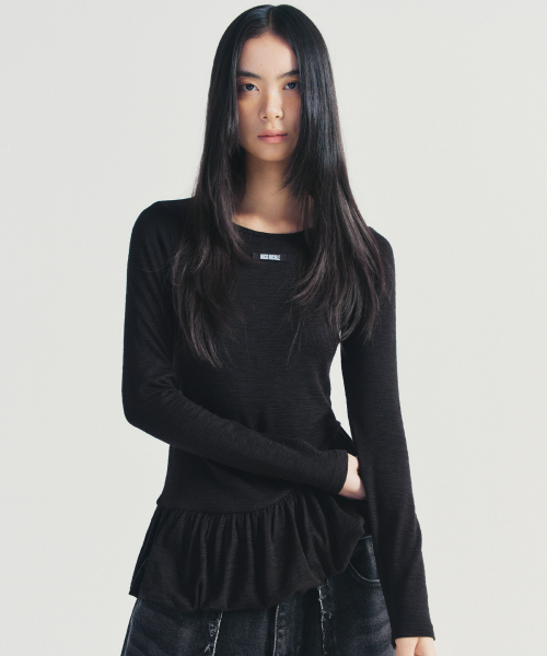NICK&NICOLE(ニックアンドニコール)の「RUFFLE LABEL LONG SLEEVE TOP_BLACK(Tシャツ/カットソー・レディース・その他・FREE)」の2枚目の写真