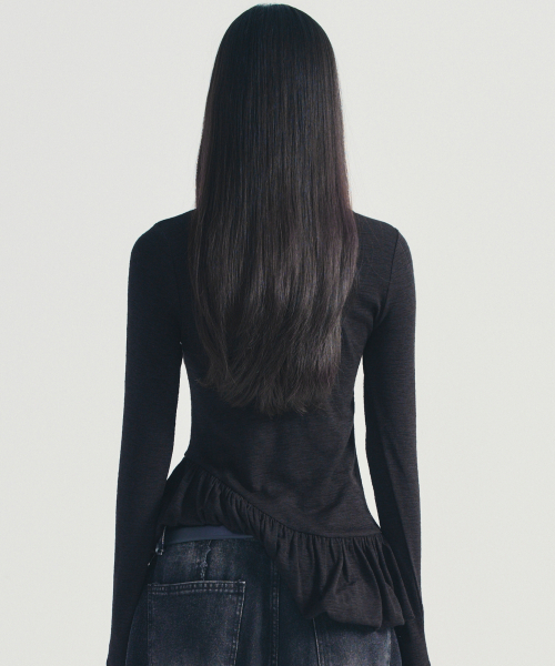 NICK&NICOLE(ニックアンドニコール)の「RUFFLE LABEL LONG SLEEVE TOP_BLACK(Tシャツ/カットソー・レディース・その他・FREE)」の3枚目の写真