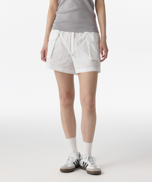 MUSINSA STANDARD WOMAN（ムシンサスタンダードウーマン）の「ウィメンズ CN カーゴバンディングショーツ [ホワイト]（その他パンツ・レディース・その他・26/28/30/24）」の3枚目の写真