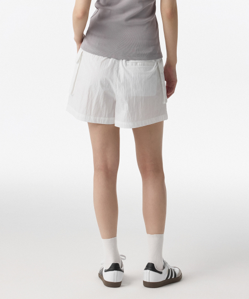 MUSINSA STANDARD WOMAN（ムシンサスタンダードウーマン）の「ウィメンズ CN カーゴバンディングショーツ [ホワイト]（その他パンツ・レディース・その他・26/28/30/24）」の4枚目の写真