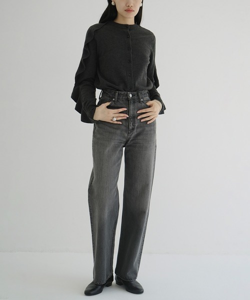 CLANE(クラネ)の「W FACE SHOULDER FRILL KNIT CARDIGAN(カーディガン/ボレロ・レディース・グレー/ベージュ・1/2)」の6枚目の写真