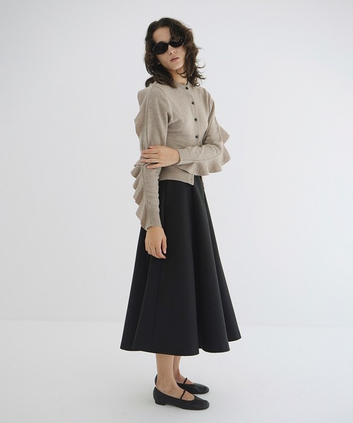 CLANE(クラネ)の「W FACE SHOULDER FRILL KNIT CARDIGAN(カーディガン/ボレロ・レディース・グレー/ベージュ・1/2)」の10枚目の写真