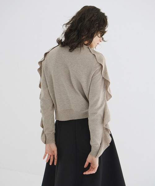 CLANE(クラネ)の「W FACE SHOULDER FRILL KNIT CARDIGAN(カーディガン/ボレロ・レディース・グレー/ベージュ・1/2)」の13枚目の写真