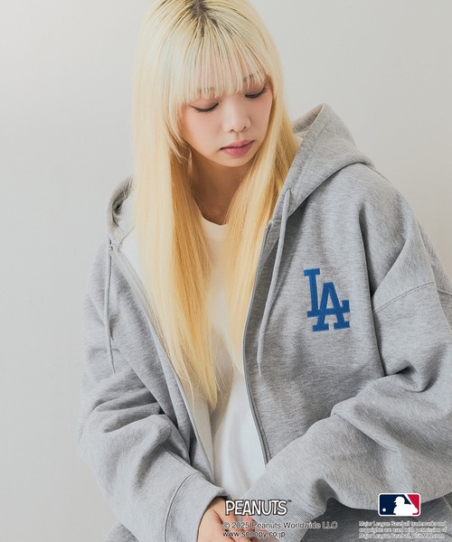 PEANUTS（ピーナッツ）の「【PEANUTS×MLB】オリジナルデザイン フルジップパーカー ヤンキース ドジャース カブス キャラクター（パーカー・メンズ・ベージュ系その他3/ブラック系その他3/ブラック系その他/ブルー系その他2/グレー系その他/グレー系その他2・LARGE/MEDIUM/X-LARGE）」の4枚目の写真