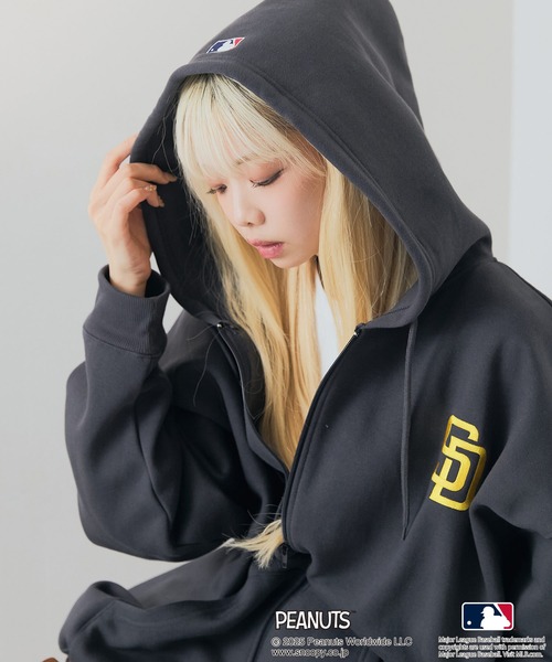 PEANUTS（ピーナッツ）の「【PEANUTS×MLB】オリジナルデザイン フルジップパーカー ヤンキース ドジャース カブス キャラクター（パーカー・メンズ・ベージュ系その他3/ブラック系その他3/ブラック系その他/ブルー系その他2/グレー系その他/グレー系その他2・LARGE/MEDIUM/X-LARGE）」の3枚目の写真