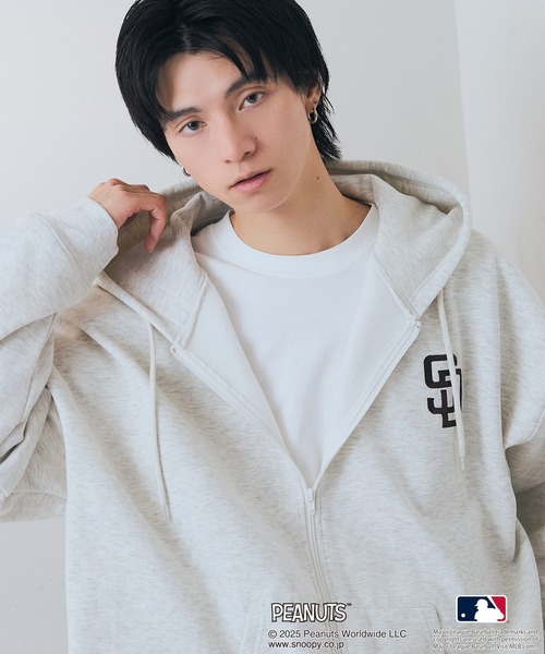 PEANUTS（ピーナッツ）の「【PEANUTS×MLB】オリジナルデザイン フルジップパーカー ヤンキース ドジャース カブス キャラクター（パーカー・メンズ・ベージュ系その他3/ブラック系その他3/ブラック系その他/ブルー系その他2/グレー系その他/グレー系その他2・LARGE/MEDIUM/X-LARGE）」の5枚目の写真