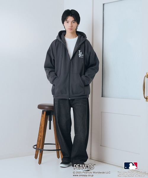 PEANUTS（ピーナッツ）の「【PEANUTS×MLB】オリジナルデザイン フルジップパーカー ヤンキース ドジャース カブス キャラクター（パーカー・メンズ・ベージュ系その他3/ブラック系その他3/ブラック系その他/ブルー系その他2/グレー系その他/グレー系その他2・LARGE/MEDIUM/X-LARGE）」の7枚目の写真