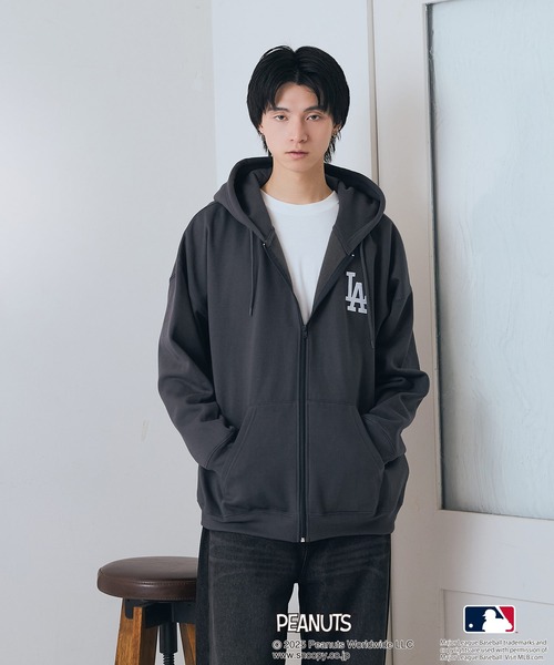 PEANUTS（ピーナッツ）の「【PEANUTS×MLB】オリジナルデザイン フルジップパーカー ヤンキース ドジャース カブス キャラクター（パーカー・メンズ・ベージュ系その他3/ブラック系その他3/ブラック系その他/ブルー系その他2/グレー系その他/グレー系その他2・LARGE/MEDIUM/X-LARGE）」の12枚目の写真