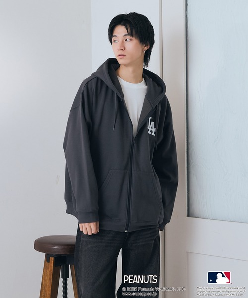 PEANUTS（ピーナッツ）の「【PEANUTS×MLB】オリジナルデザイン フルジップパーカー ヤンキース ドジャース カブス キャラクター（パーカー・メンズ・ベージュ系その他3/ブラック系その他3/ブラック系その他/ブルー系その他2/グレー系その他/グレー系その他2・LARGE/MEDIUM/X-LARGE）」の15枚目の写真