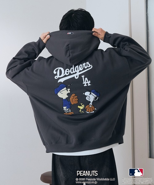 PEANUTS（ピーナッツ）の「【PEANUTS×MLB】オリジナルデザイン フルジップパーカー ヤンキース ドジャース カブス キャラクター（パーカー・メンズ・ベージュ系その他3/ブラック系その他3/ブラック系その他/ブルー系その他2/グレー系その他/グレー系その他2・LARGE/MEDIUM/X-LARGE）」の18枚目の写真