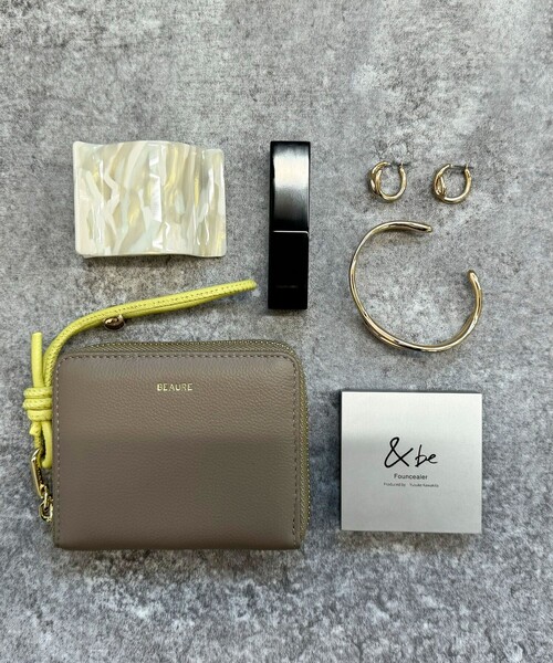 fredy emue（フレディエミュ）の「【WEB限定】【BEAURE/ビュレ】レザーストラップウォレット M（財布・レディース・ブラック/グレイッシュベージュ/シルバー/ピンク/ゴールド・FREE）」の2枚目の写真