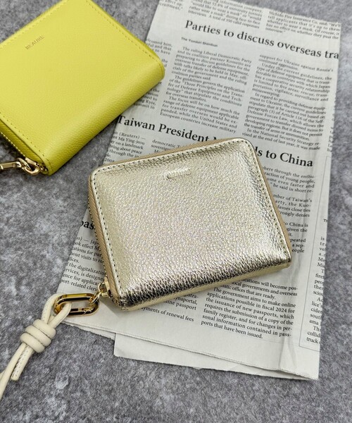 fredy emue（フレディエミュ）の「【WEB限定】【BEAURE/ビュレ】レザーストラップウォレット M（財布・レディース・ブラック/グレイッシュベージュ/シルバー/ピンク/ゴールド・FREE）」の5枚目の写真