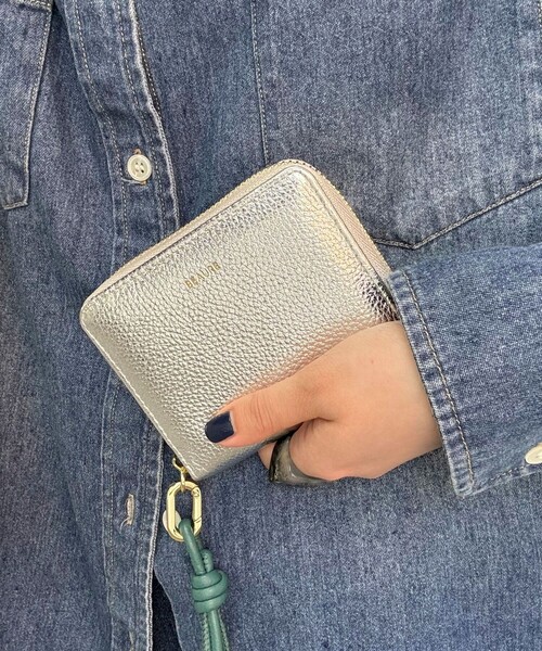 fredy emue（フレディエミュ）の「【WEB限定】【BEAURE/ビュレ】レザーストラップウォレット M（財布・レディース・ブラック/グレイッシュベージュ/シルバー/ピンク/ゴールド・FREE）」の6枚目の写真