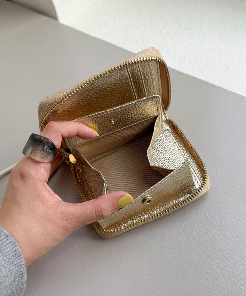 fredy emue（フレディエミュ）の「【WEB限定】【BEAURE/ビュレ】レザーストラップウォレット M（財布・レディース・ブラック/グレイッシュベージュ/シルバー/ピンク/ゴールド・FREE）」の14枚目の写真