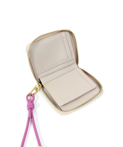 fredy emue（フレディエミュ）の「【WEB限定】【BEAURE/ビュレ】レザーストラップウォレット M（財布・レディース・ブラック/グレイッシュベージュ/シルバー/ピンク/ゴールド・FREE）」の19枚目の写真