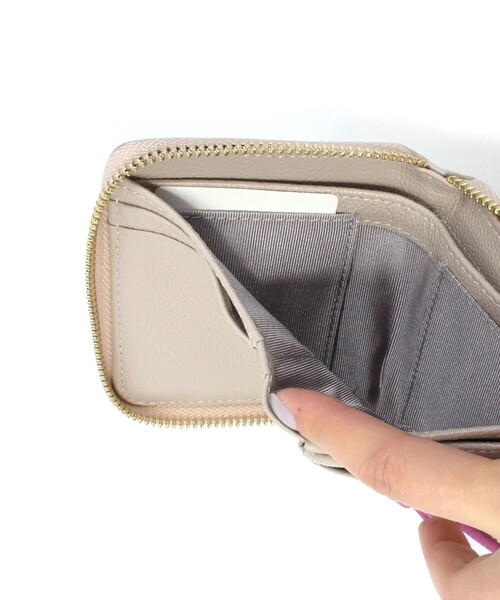 fredy emue（フレディエミュ）の「【WEB限定】【BEAURE/ビュレ】レザーストラップウォレット M（財布・レディース・ブラック/グレイッシュベージュ/シルバー/ピンク/ゴールド・FREE）」の20枚目の写真