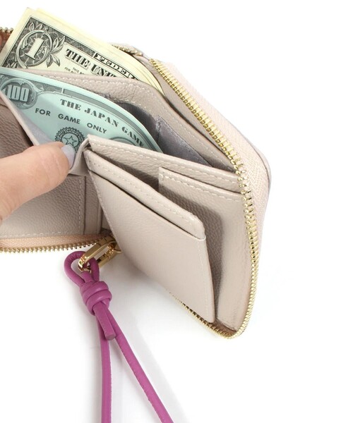 fredy emue（フレディエミュ）の「【WEB限定】【BEAURE/ビュレ】レザーストラップウォレット M（財布・レディース・ブラック/グレイッシュベージュ/シルバー/ピンク/ゴールド・FREE）」の21枚目の写真