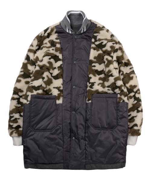 COME（シーオーエムイー）の「[UNISEX] Reversible Faux Fur Varsity Collar Coat (Camouflage)（ダウンジャケット/コート・メンズ・その他・1(M)/2(L)）」の2枚目の写真