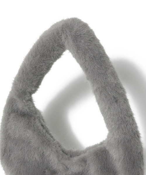 ESTNATION（エストネーション）の「ESTNATION / エコファー ワンハンドルバッグ（ショルダーバッグ・レディース・オフホワイト/グレー/ライトブルー・FREE）」の6枚目の写真