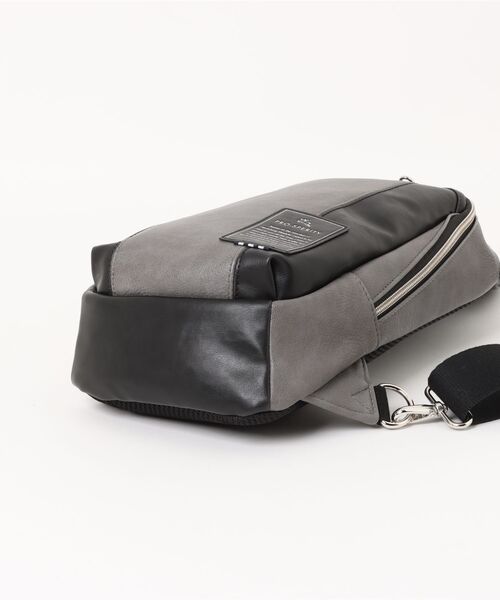 UNION STATION（ユニオンステーション）の「PRO-SPERITY別注ボディバッグ（ボディバッグ/ウエストポーチ・メンズ・ネイビー/グレー系・FREE）」の4枚目の写真