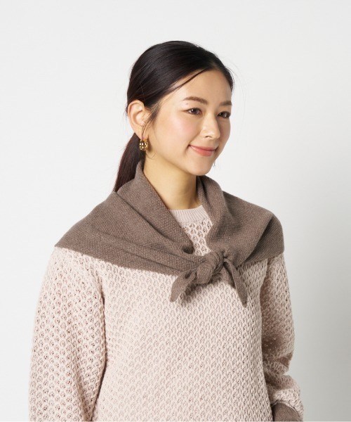 HELIOPOLE（エリオポール）の「TRIANGLE HEAD SCARF（マフラー・レディース・ライトグレー/レッド/ブラウン/チャコールグレー・FREE）」の9枚目の写真