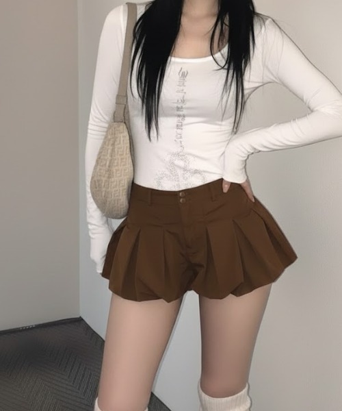 lilful(リルフル)の「【26年春夏新作】ボリュームバルーンミニスカートパンツ(その他パンツ・レディース・ブラウン/グレー・M/S)」の2枚目の写真