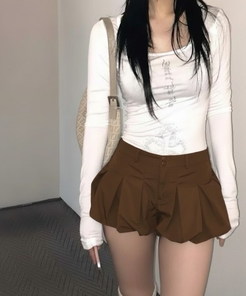 lilful(リルフル)の「【26年春夏新作】ボリュームバルーンミニスカートパンツ(その他パンツ・レディース・ブラウン/グレー・M/S)」の12枚目の写真
