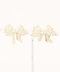 小さなパールを編んで作ったリボン イヤリング