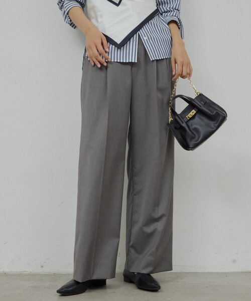 GALLARDAGALANTE（ガリャルダガランテ）の「【手洗い可】タックストレートパンツ（その他パンツ・レディース・ベージュ/グレー・1/0）」の3枚目の写真