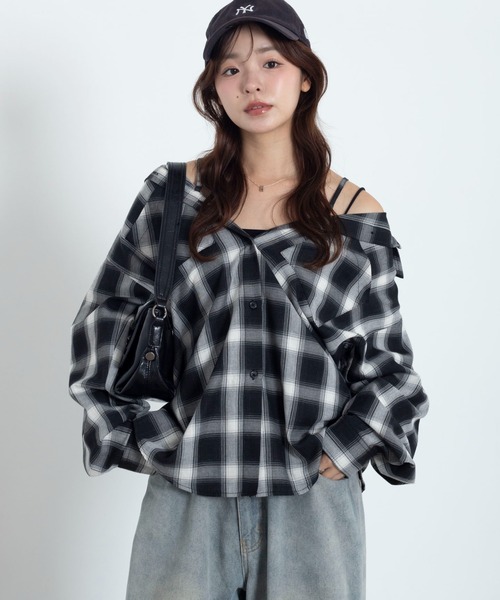 WEGO（ウィゴー）の「WEGO/【26年春新作】2WAYオフショルシャツ（シャツ/ブラウス・レディース・ブラック/ネイビー・FREE）」の2枚目の写真