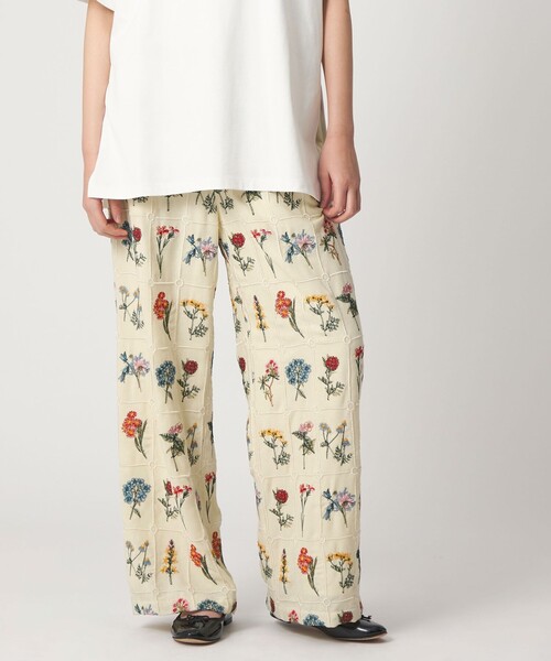 CITEN(シテン)の「<CITEN>ブロックフラワーシシュウイージーパンツ(その他パンツ・レディース・オフホワイト/ブラック/ライトブルー・M/S)」の1枚目の写真