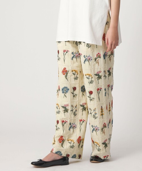 CITEN（シテン）の「＜CITEN＞ブロックフラワーシシュウイージーパンツ（その他パンツ・レディース・オフホワイト/ブラック/ライトブルー・M/S）」の4枚目の写真