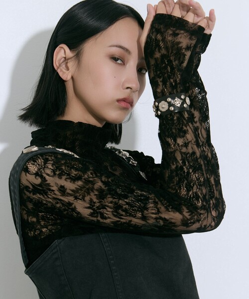 TOGA PULLA(トーガ プルラ)の「【TOGA PULLA/トーガプルラ】Leather roll bangle/レザーロールバングル(バングル/リストバンド・レディース・ブラック・FREE)」の4枚目の写真