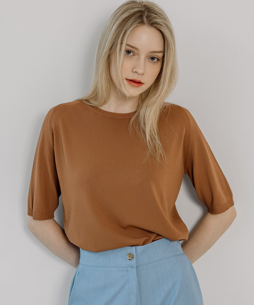 VASCARA（バスカラ）の「Essential Round Neck Half Sleeve Knitwear (7colors)（Tシャツ/カットソー・レディース・ブラック/カーキ/ライトベージュ/コーラル/ライトイエロー/ホワイト/ブラウン・FREE）」の9枚目の写真