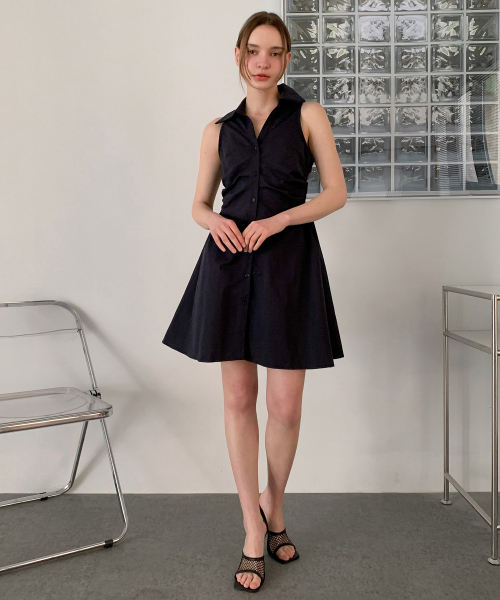 VASCARA(バスカラ)の「Shirring Sleeveless Collar Shirt Mini Dress (2colors)(ワンピース・レディース・ホワイト/ネイビー・FREE)」の4枚目の写真