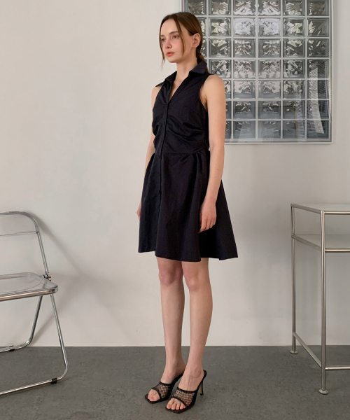 VASCARA(バスカラ)の「Shirring Sleeveless Collar Shirt Mini Dress (2colors)(ワンピース・レディース・ホワイト/ネイビー・FREE)」の5枚目の写真