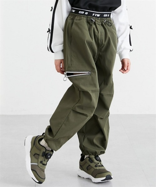 QUNTSTYLE（キュントスタイル）の「ソフトツイルロゴゴムカーゴパンツ（カーゴパンツ・キッズ・ブラック/カーキ/ブルーグレー/ラベンダー・120/130/140/150/160）」の4枚目の写真