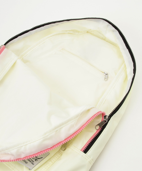 LuuNa(ルーナ)の「カラフル ナイロン ファスナー 配色 リュック バックパック デイパック(バックパック/リュック・レディース・ブラック/ネイビー/ホワイト/ピンク/レッド・FREE)」の17枚目の写真