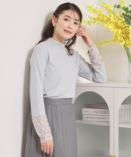 ITS'DEMO（イッツデモ）の「【手洗い可】袖シアー切替トップス（Tシャツ/カットソー・レディース・オフホワイト/ライトグレー/ブラック・00）」の3枚目の写真