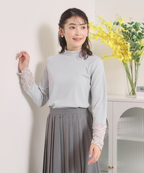 ITS'DEMO（イッツデモ）の「【手洗い可】袖シアー切替トップス（Tシャツ/カットソー・レディース・オフホワイト/ライトグレー/ブラック・00）」の4枚目の写真