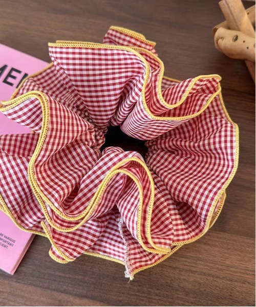 TONE SELECT GOODS(トーンセレクトグッズ)の「【urge select】ギンガムチェック バイカラーパイピング フリルシュシュ(シュシュ・レディース・ブラック/オレンジ/パープル/レッド/ピンク/ブルー・FREE)」の5枚目の写真