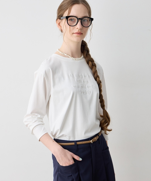 LE SOUK HOLIDAY(ルスークホリデー)の「シルケット刺しゅうロンT【接触冷感・綿100%】(Tシャツ/カットソー・レディース・チャコールグレー/オフホワイト/サックスブルー・M/L)」の4枚目の写真