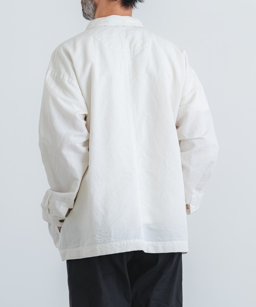 quadro（クオドロ）の「コットンラミー高密度ウェザーレギュラー裾ヒモプルオーバーシャツ（シャツ/ブラウス・メンズ・ブラック/キナリ・MEDIUM）」の5枚目の写真