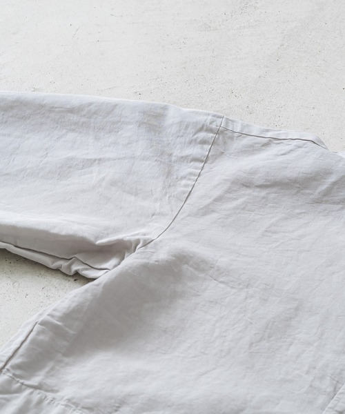 quadro（クオドロ）の「コットンラミー高密度ウェザーレギュラー裾ヒモプルオーバーシャツ（シャツ/ブラウス・メンズ・ブラック/キナリ・MEDIUM）」の12枚目の写真