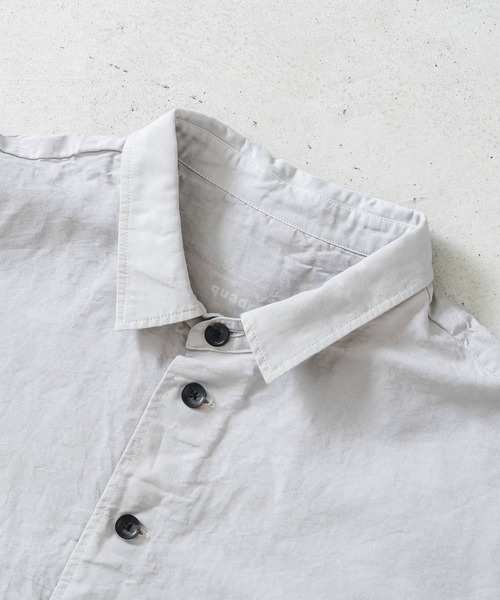 quadro（クオドロ）の「コットンラミー高密度ウェザーレギュラー裾ヒモプルオーバーシャツ（シャツ/ブラウス・メンズ・ブラック/キナリ・MEDIUM）」の14枚目の写真