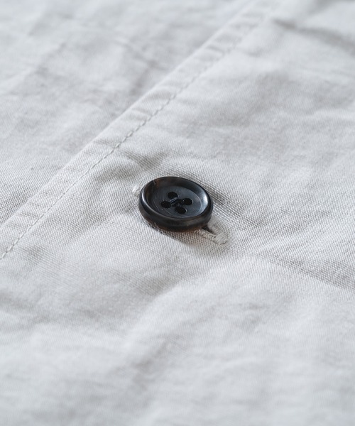 quadro（クオドロ）の「コットンラミー高密度ウェザーレギュラー裾ヒモプルオーバーシャツ（シャツ/ブラウス・メンズ・ブラック/キナリ・MEDIUM）」の16枚目の写真